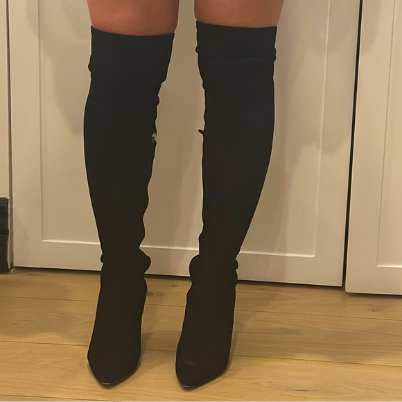 EVERYONE SHOULD OWN A PAIR of over the knee BLACK suede boots! with zipper - Picture 12 of 15